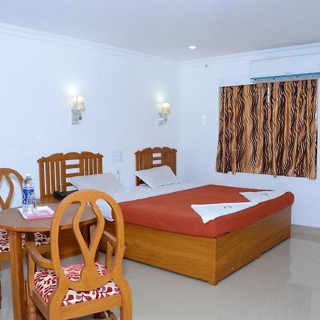Hotel Princess Residency Nedumbassery Zimmer foto