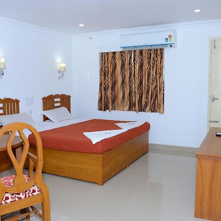 Hotel Princess Residency Nedumbassery Zimmer foto